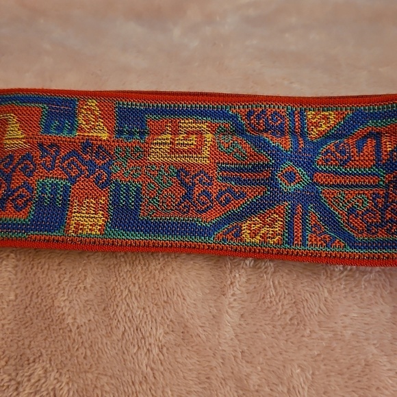 Vtg OMEGA 1980s Egyptian Style Colorful Patterned Gold Arrow Buckle Elastic Belt